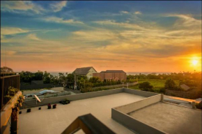 Canggu Ocean House/Purple. By walk to the beach!